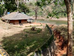 08_DSCN5584_Touristenzone mit Graben