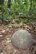 Steinkugel auf der Insel Cao